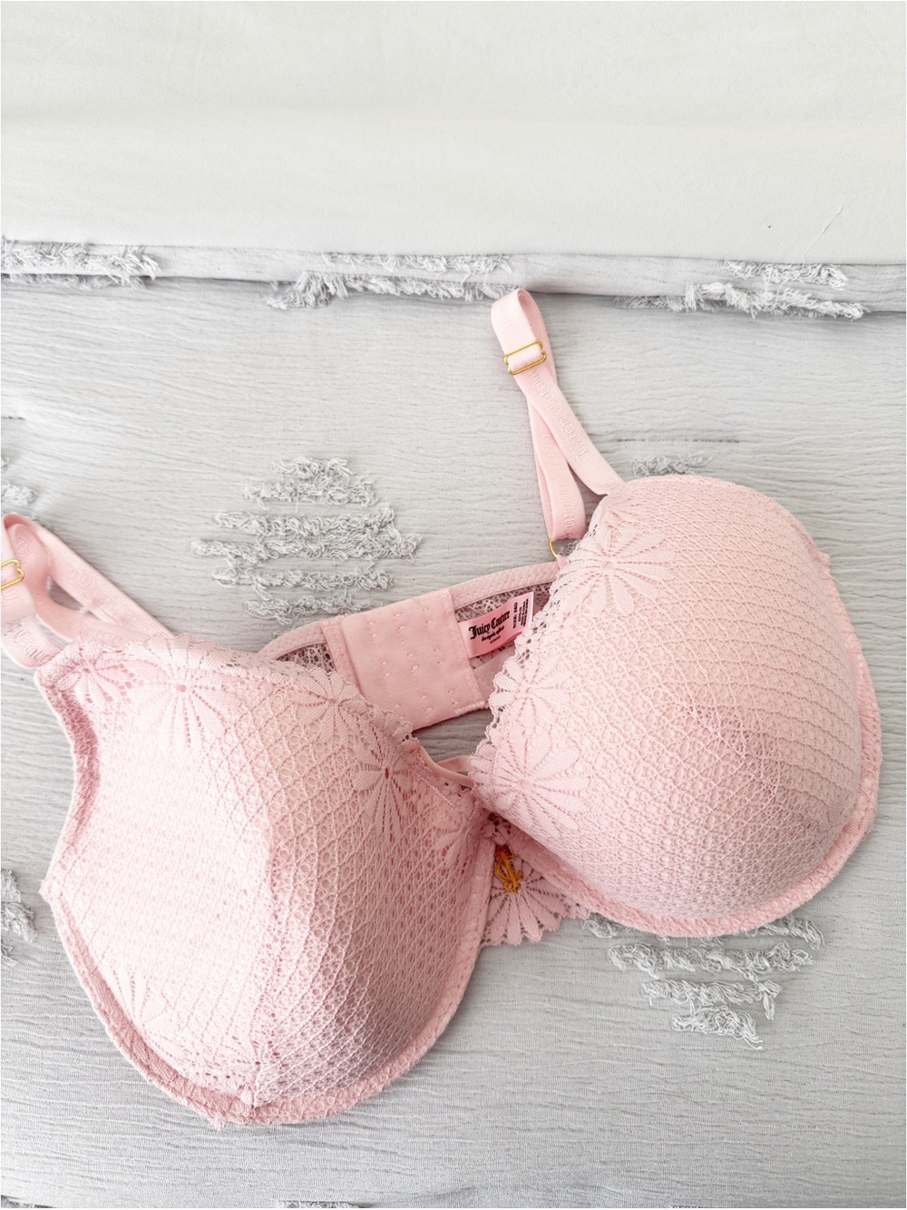 Juicy couture light pink floral lace bra size 38D